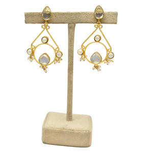 Boucles d'oreilles 3 couches en laiton plaqué or 24 carats pour femme, avec opalite, zircone cubique et perle d'eau douce, magnifiques et imposantes, pour mariage - Product Image 3