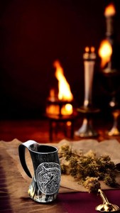 Chope à bière classique en grès artisanal, style campagnard, pour la décoration rustique de ferme et la restauration événementielle - Product Image 2