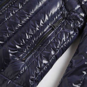 เสื้อแจ็คเก็ตพัฟเฟอร์ผู้ชายคุณภาพพรีเมียม โพลีเอสเตอร์ 100% คอตั้ง ซิปเต็มตัว สไตล์ลำลองสำหรับฤดูหนาว พร้อมดีไซน์ที่ดูเป็นทางการ - Product Image 4