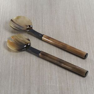 Ensemble de 2 cuillères à salade en corne, design dernier cri, fabriquées à la main à partir de corne de buffle naturelle, à prix abordable. - Product Image 1