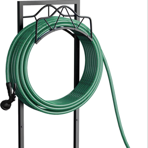 Support de tuyau d'arrosage robuste autoportant en métal, organisateur de tuyaux d'eau extérieur avec piquets de fixation au sol, support de patio - Product Image 1