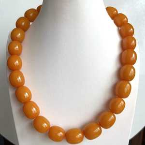 Collar con Colgante de Resina Ámbar Clásico, Certificado IGI, Forma de Gancho, Piedra Redonda, Joyería Unisex para Uso Diario - Product Image 5