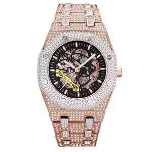 Montre élégante avec diamants en moissanite et mouvement à quartz VVS, conçue pour offrir style, durabilité et fonctionnalités haut de gamme. - Product Image 2
