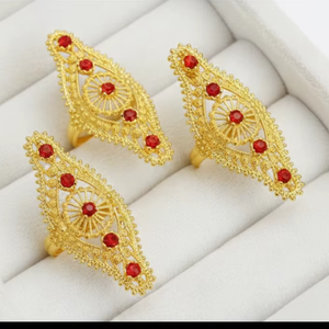 Peigne à cheveux MOLL JEWELLERS vintage en alliage plaqué or, fait main, écologique, étanche, élégant, mini animaux, fleurs scintillantes - Product Image 1