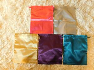 Pochette à bijoux en satin sur mesure, sacs cadeaux couleur personnalisée pour les marques de cosmétiques, de bijoux et d'accessoires de mode - Product Image 4
