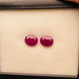 Paire de rubis naturels taille ovale 11,66 carats, non chauffés, non traités, qualité AAA, avec un superbe éclat et une belle couleur à prix avantageux. - Product Image 5
