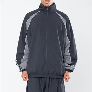 Survêtement en nylon streetwear uni personnalisé pour hommes, ensemble 2 pièces de haute qualité, léger, ample et oversize, coupe-vent - Product Image 4