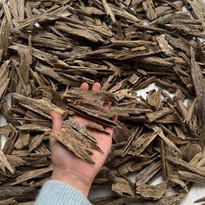 Chispas de Agarwood de Vietnam, Madera Natural Aromática para la Elaboración de Incienso, Oud Natural para Perfumes y Quemar - Product Image 4