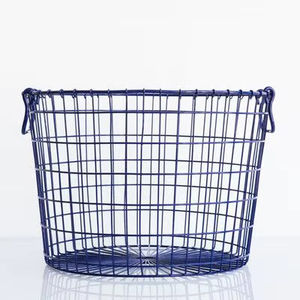 Panier à linge moderne en métal pour l'organisation contemporaine de la maison, avec un design épuré et une surface thermolaquée - Product Image 1