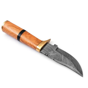 Cuchillo de caza hecho a mano con hoja de acero de Damasco, mango de madera y detalles en latón, herramienta de supervivencia para exteriores con hoja fija. - Product Image 3