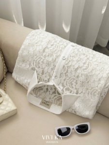 Blusa sin mangas de encaje floral para mujer con hombreras, cuello clásico y botones frontales, 100% poliéster GINNY - Product Image 6