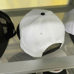 หมวกเบสบอล 5 แผงแบบสั่งทำ OEM ปักลายแบบทอ ขอบโค้งสำเร็จรูป ปิดด้วย Snapback  ขั้นต่ำในการสั่งซื้อน้อย ผู้ผลิตเครื่องประดับศีรษะ ODM - Product Image 5