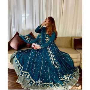 Robe de soirée artisanale à imprimé floral avec pantalon et dupatta, coupe trapèze, taille empire, en organza brodé - Product Image 3