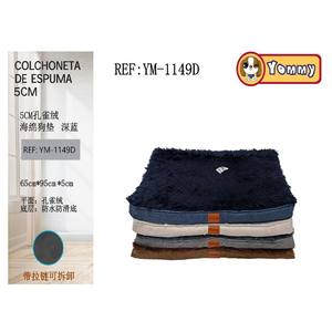 Cuccia per cani Yommy Foam 65x95x5cm blu impermeabile antiscivolo con tappetino in finta pelliccia rimovibile - Product Image 1