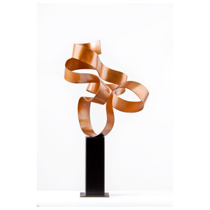 Escultura Minimalista de Cinta de Latón, Decoración Ecológica para el Hogar y el Espacio de Trabajo para Diwali - Product Image 1