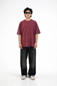 เสื้อยืดคอกลมแขนสั้นทรงปกติสำหรับผู้ชาย สีพื้น ย้อมสีแบบ Garment Dyed เนื้อผ้าเจอร์ซีย์คอตตอน 220 กรัม ระบายอากาศได้ดี สกรีนโลโก้ด้านหน้า สไตล์ลำลอง - Product Image 3