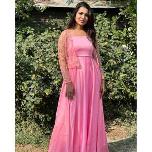 VESTIDO DE TRABAJO BORDADO SECUENCIA CREPÉ FRANCÉS FANCY CON CHAQUETA BEBÉ ROSA - Product Image 1