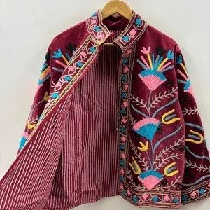 Chaqueta de Terciopelo Boho Suzani para Mujer, Chaqueta Corta Bordada a Mano con Diseño Floral, Estilo Invernal, Precio al por Mayor - Product Image 3