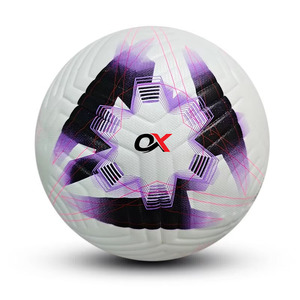 Ballon de football de qualité professionnelle en cuir PU, offrant une qualité constante, adapté aux matchs et aux tournois compétitifs. - Product Image 1