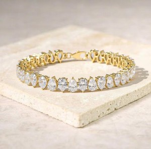 Pulsera con Dijes de Moissanita en Plata de Ley, Joyería Fina Elegante y de Lujo para Mujer, Regalo de Aniversario de Bodas - Product Image 1