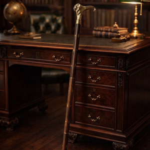 Bâtons de marche rustiques modernes en bois naturel écologique avec poignée en laiton poli, idéaux pour les cadeaux - Product Image 1