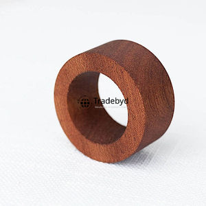 แหวนรองผ้าเช็ดปากไม้ทำมือเรียบง่าย ตกแต่งโต๊ะอาหารอย่างหรูหรา อุปกรณ์ตกแต่งโต๊ะงานแต่งงานระดับพรีเมียมสำหรับโรงแรม ผลิตภัณฑ์จาก Tradebyd - Product Image 3