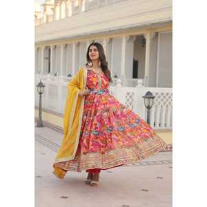 Vestido de corte ALIA confeccionado de SANAYA'S con conjunto Dupatta de uso profesional, vestido de trabajo de un solo uso - Product Image 2