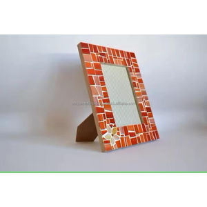 Marco de Fotos de Madera Hecho a Mano con Incrustaciones de Resina con Rayas Naranjas, Decoración Moderna y Minimalista |   Colección de Resina de Calidad Premium - Product Image 3