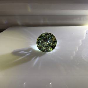 Diamante cultivado en laboratorio, verde intenso, corte brillante redondo, 2.3 quilates, certificado por IGI, VS2, suelto, para la elaboración de joyas. - Product Image 1