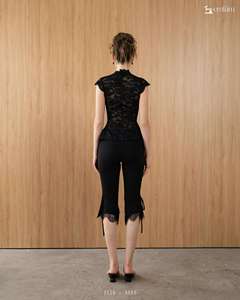 ชุดเซ็ตเสื้อผ้าผู้หญิงสไตล์วินเทจสุดโรแมนติกจาก Wholesale Women's Boutique เสื้อลูกไม้ซีทรูแบบวินเทจกับกางเกงครอปแต่งลูกไม้ รุ่น ET3516 ET3555 - Product Image 4