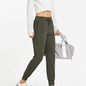 Pantalones deportivos holgados para mujer, ideales para viajes, uso relajado y comodidad diaria. - Product Image 3