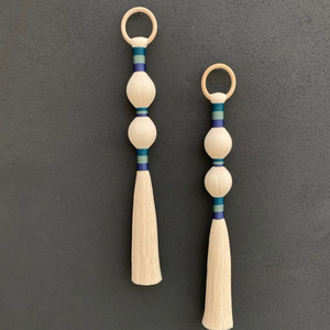 Juego de 2 Tapices de Macramé Blancos para Colgar en la Pared, Ideales para Decorar Esquinas de Sala de Estar, Complementan Espacios Pequeños en la Pared, de la India - Product Image 1