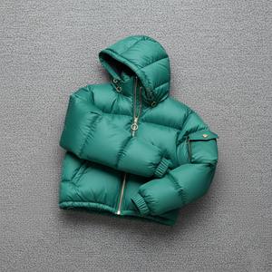 Veste matelassée à capuche pour femme avec logo personnalisé OEM, respirante, chaude, rembourrée de duvet, décontractée pour l'hiver - Product Image 6