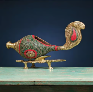 Ornate vintage brass shankh with detailed traditional relief carvings, perfect for decor, available at wholesale prices. - Product Image 2