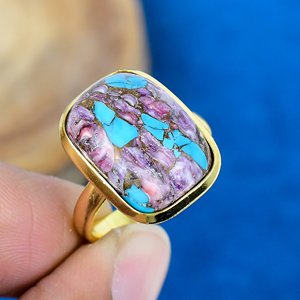 Bague artisanale en argent sterling 925 plaqué or 18 carats avec pierre précieuse naturelle en forme de coussin de coquille d'huître épineuse violette - Product Image 1