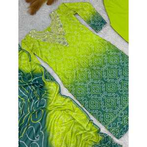 Conjunto de Traje Elegante para Mujer con Hermoso Estampado Digital y Adornos de Perlas - Product Image 3