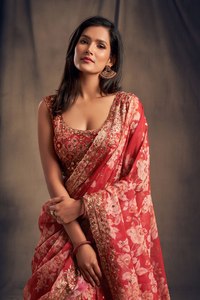 Lehenga Choli en organza rouge à fleurs, brodé de sequins et de zari, tenue de mariage, robe de soirée pour femmes - Product Image 2