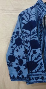 Chaqueta de punto azul con bordado floral, cuello alto, manga larga, hecha a mano, de lana, para mujer, de longitud regular, para invierno. - Product Image 2