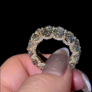 แหวน Eternity Band ทรงวงรี ประดับเพชร Lab Grown แบบ Hidden Halo ตัวเรือนแบบ U-Prong Set ฝังเพชรแบบ Micro Pave เต็มวง แหวนแต่งงาน ของขวัญวันครบรอบ - Product Image 1