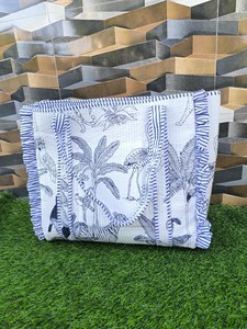 กระเป๋าโท้ทผ้าฝ้ายพิมพ์ลายดอกไม้สไตล์โบฮีเมียนจาก Jaif Textiles กระเป๋าสะพายทำมือพร้อมหูหิ้วสองข้าง ลายใหม่จากราชสถาน - Product Image 6