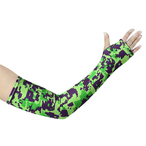 Manchons de bras de performance 100 % polyester, sans couture, à fusion dégradée, motif camouflage bleu, équipement de cyclisme sur route, fabriqué au Pakistan - Product Image 3