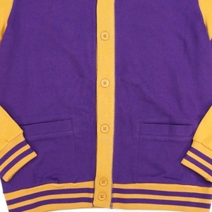 Cárdigan de Punto Personalizado para Hombre en Color Oro Viejo y Parpal con Ribete Morado en las Mangas, Botones Forrados en Lana/Acrílico, Prenda de Invierno - Product Image 5