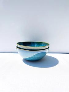 Bol à dessert compact en céramique, finition Aqua Radiance, forme profonde et lisse, qualité alimentaire, durable, accent décoratif pour une mise en scène de table contemporaine - Product Image 4