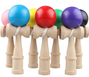 Kendama, jouet en bois lisse, matériau : bois de hêtre poli ; utilisation : exercices de coordination ; origine : fabricant vietnamien - Product Image 1