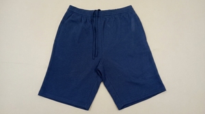 Shorts unis de couleur rouge à taille élastique, coupe régulière unisexe, à porter en toutes saisons - Product Image 3