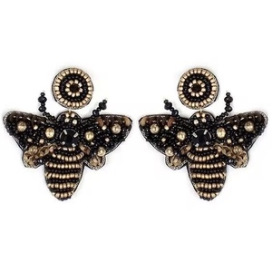 Boucles d'oreilles en perles lapin de Pâques et carotte, et boucles d'oreilles clous perroquet artisanales ornées de perles de la marque BaubleBar - Product Image 2
