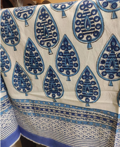 Nappe carrée en coton avec motif végétal bleu imprimé à la main, design minimaliste pour la décoration intérieure, lavable, tissage artisanal - Product Image 6