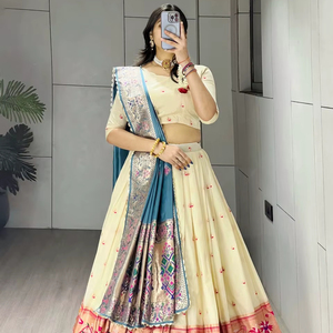 Lehenga de Seda Paithani Festiva con Dupatta en Contraste - Product Image 1