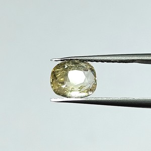 พลอยแซฟไฟร์สีเหลืองทรงคุชชั่นธรรมชาติ 3.58 กะรัต จากศรีลังกา สำหรับทำเครื่องประดับและแหวน รุ่น YCIS-205 - Product Image 4