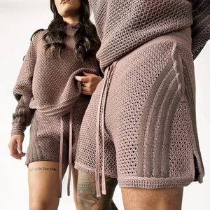 Conjunto de 2 piezas para hombre: Sudadera con capucha corta con lavado ácido y shorts vintage, shorts descoloridos por el sol, sudadera con capucha con cremallera y estampado serigrafiado. - Product Image 3